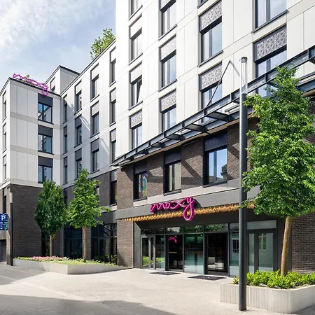 Moxy Downtown Hotel *