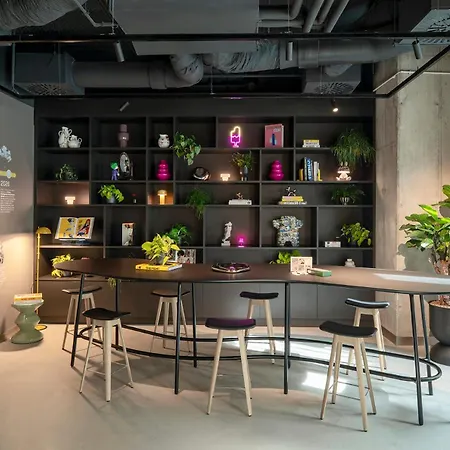 Moxy Downtown *
