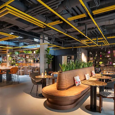 Moxy Downtown Hotel *