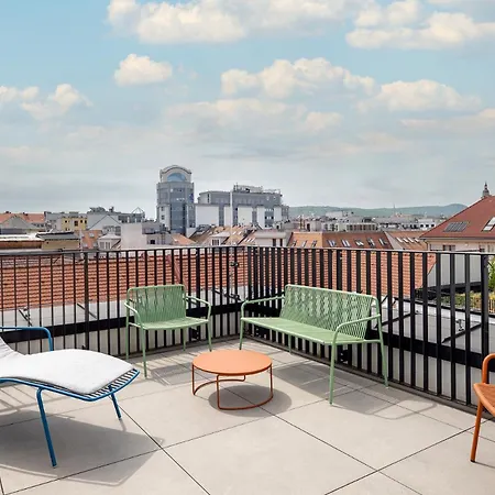 Moxy Downtown Hotel 3*