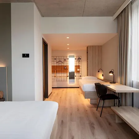 Moxy Downtown Hotel
