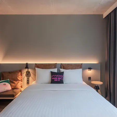 Moxy Downtown Hotel *