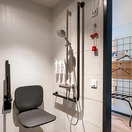 Hotel Moxy Downtown 3*