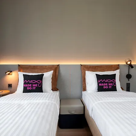 Moxy Downtown Hotel *