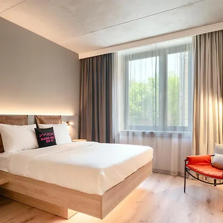 Moxy Downtown Hotel 3*