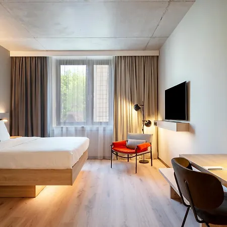 Moxy Downtown Hotel *