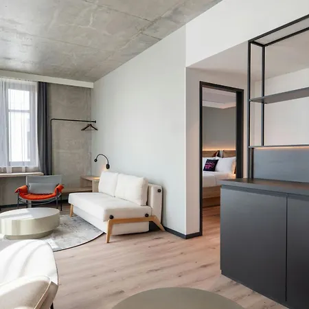Moxy Downtown Hotel *