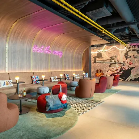 Moxy Downtown Hotel