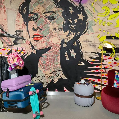 Moxy Downtown 3*
