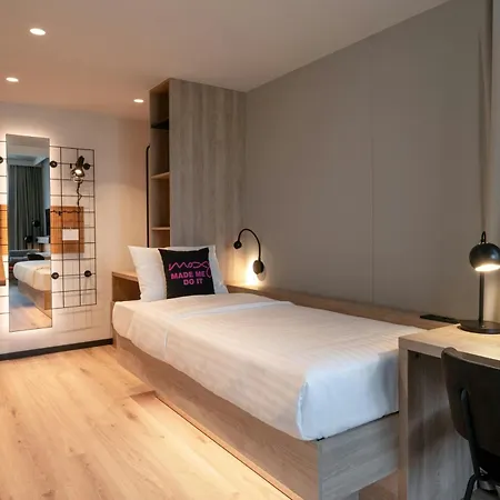 Moxy Downtown Hotel *