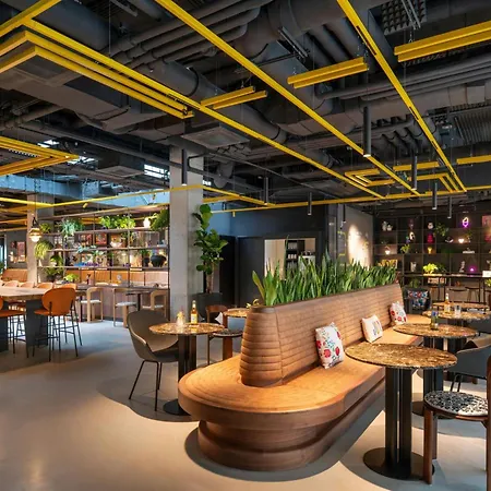Moxy Downtown 3*