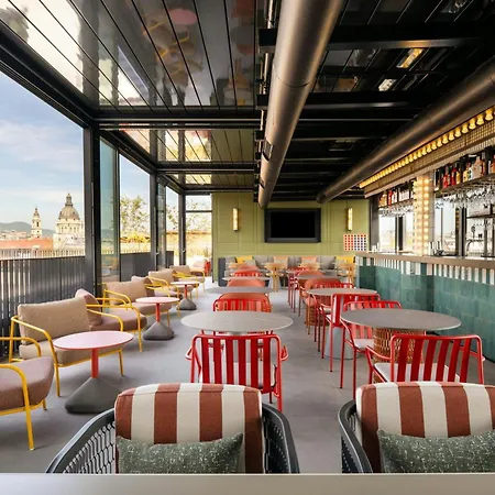 Hotel Moxy Downtown 3*